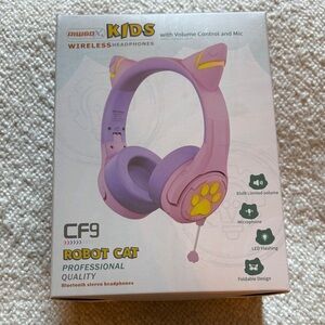Riwbox CF9 Cat Ear Kids Bluetooth Headphones with LED Light